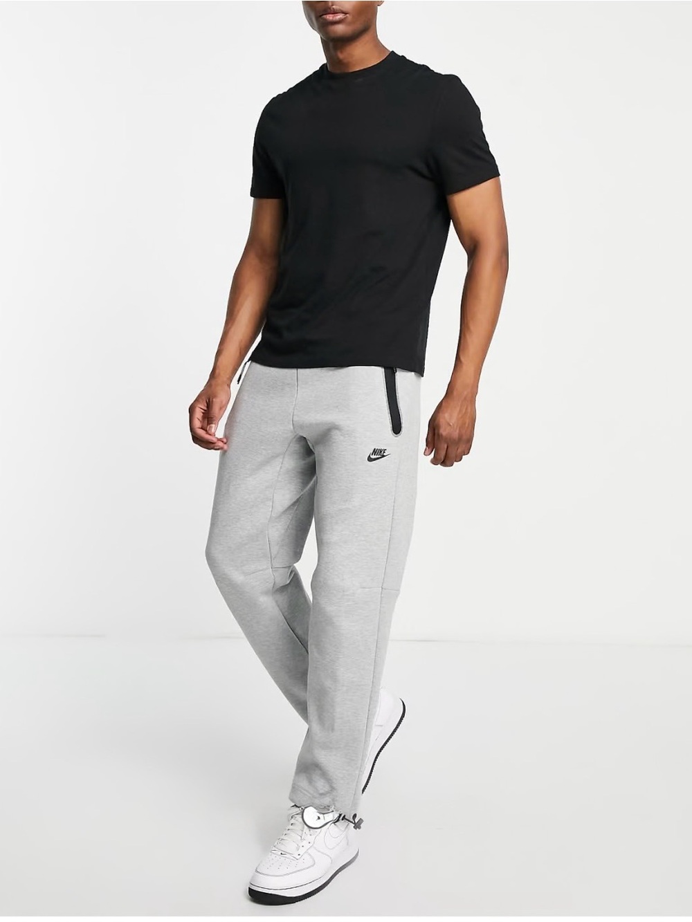 Nike Men’s Light Gray Fleece Joggers - Gray